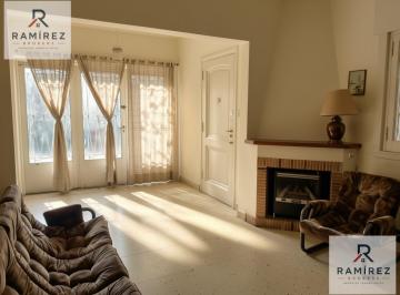 PH · 111m² · 3 Ambientes · 1 Cochera · PH en Caseros