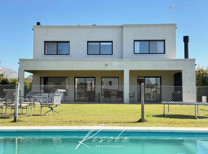 Casa · 180m² · 6 Ambientes · 2 Cocheras