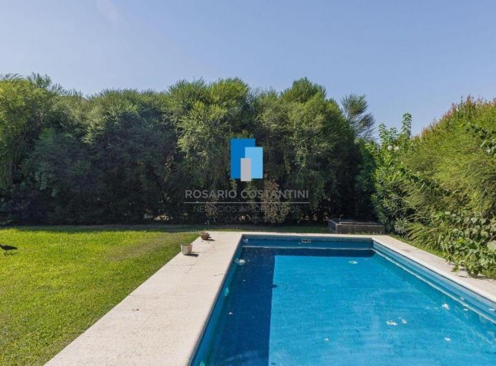 Casa · 260m² · 7 Ambientes · 2 Cocheras