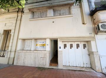 Casa · 148m² · 5 Ambientes · 1 Cochera · Importante Propiedad Céntrica de 3 Dorm.