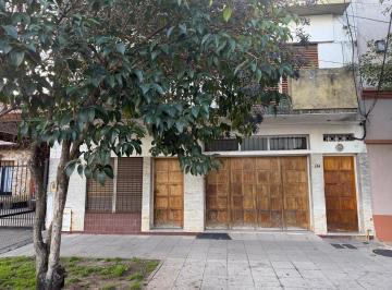 Casa · 130m² · 4 Ambientes · 1 Cochera · PH Al Frente con Entrada Independiente y Garage