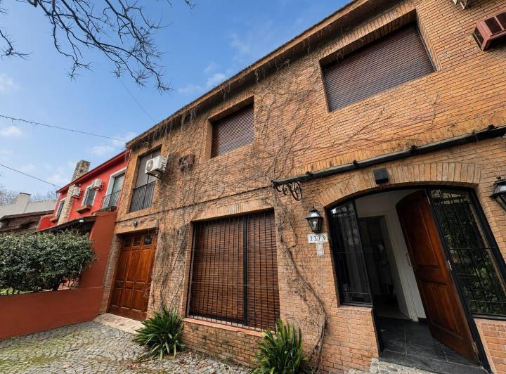 Casa · 218m² · 5 Ambientes · 3 Cocheras