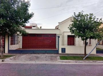 Casa de 1 ambiente, Córdoba · Vendo Vivienda 3 Dorm. en Smata con Pileta - Zona Sur - Oportunidad