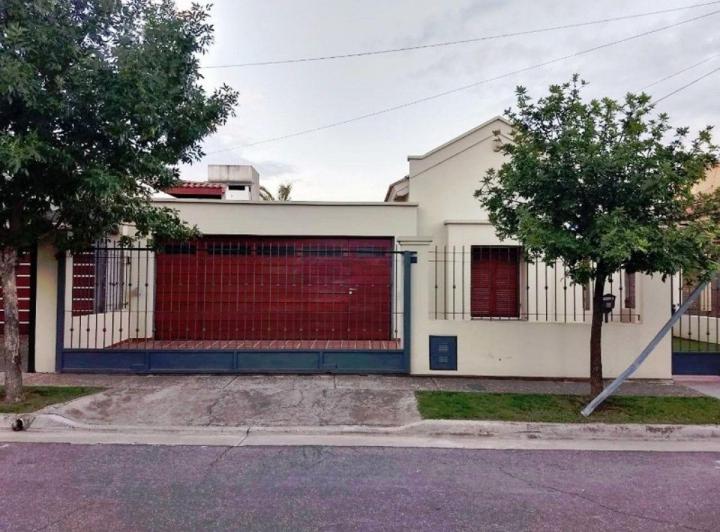 Casa · 130m² · 1 Ambiente · 1 Cochera