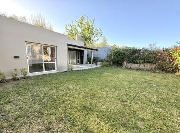 Casa · 101m² · 4 Ambientes · 3 Cocheras · Alquiler Casa Barrio El Atardecer, Rincon de Milberg