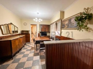 PH · 151m² · 3 Ambientes · 2 Cocheras · PH Tipo Casa de 2 Dorm. en Venta en La Plata