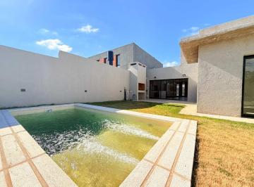 Casa · 110m² · 4 Ambientes · 2 Cocheras · Venta Casa Dos Dorm. C/ Pileta Docta Córdoba