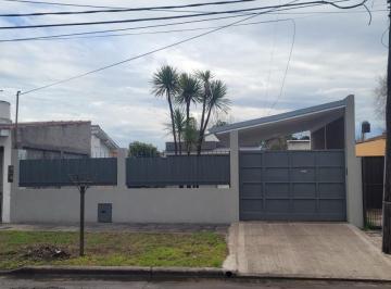 Casa · 65m² · 2 Ambientes · 1 Cochera · Casa en Venta con Buen Lote Libre! Fader 1375, Luís Guillón.