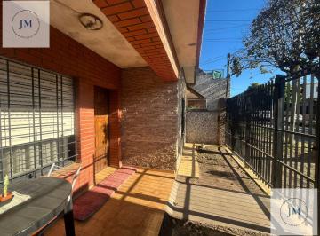 Casa · 210m² · 4 Ambientes · 1 Cochera · Casa en Venta en Loma Hermosa