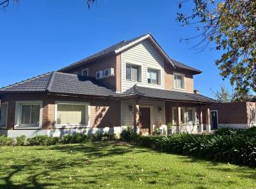 Casa · 237m² · 6 Ambientes · 2 Cocheras · Casa de Dos Plantas con Parque Apta Crédito, en San Joaquín, Exaltación de La Cruz, Gba Norte