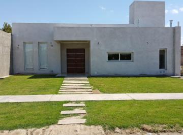 Casa · 140m² · 6 Ambientes · Casa en Venta 3 Dorm. Barrio El Sauce Santa