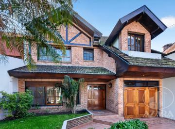 Casa · 320m² · 6 Ambientes · 1 Cochera · Chalet 5 Ambientes 3 Plantas Gran Jardin Piscina en Venta en Martinez