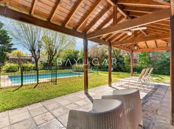 Casa · 131m² · 5 Ambientes · 2 Cocheras · Venta - Casa en Pilar del Lago - Pileta y 3 Dorm.