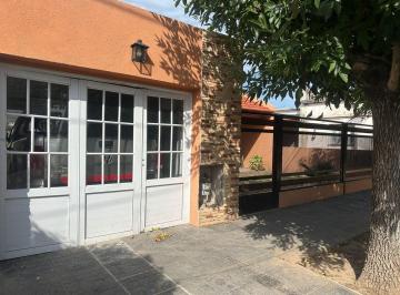 Casa · 80m² · 3 Ambientes · 1 Cochera · Venta Casa La Emilia 2 Hab Pileta