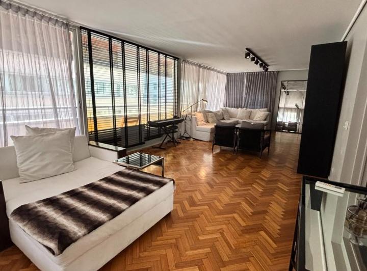 Departamento · 230m² · 5 Ambientes · 1 Cochera