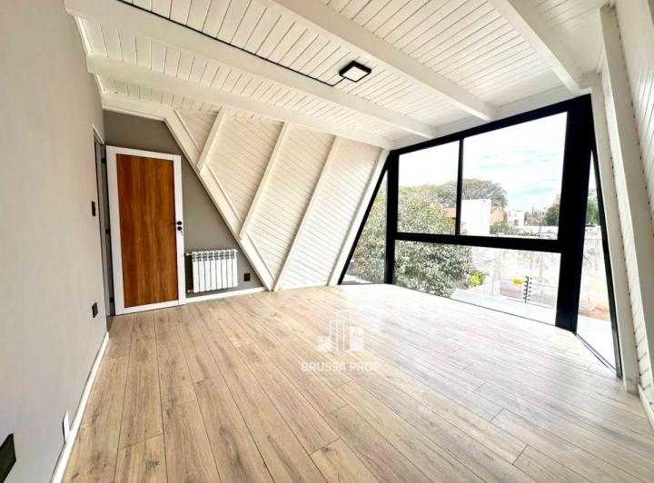 Casa · 212m² · 7 Ambientes · 1 Cochera