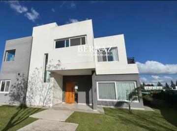 Casa · 1m² · 6 Ambientes · 2 Cocheras · Casa Venta 4 Dorm. Barrio San Matías, Lote de 1100 m² Escobar, Zona Norte