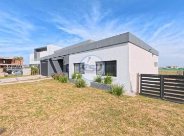 Casa · 175m² · 5 Ambientes · 1 Cochera · Venta Casa 5 Ambientes Fondo Al Lago, Jardín, Galeria, a Estrenar Principado Ciudad Náutica, Canning