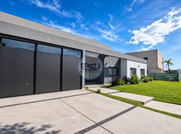 Casa · 175m² · 5 Ambientes · Casa en El Lauquen