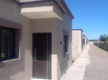 Casa · 75m² · 3 Ambientes · 1 Cochera · Casa 2 Dorm. y 2 Baños