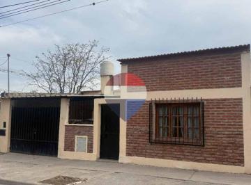 Casa · 130m² · 4 Ambientes · 2 Cocheras · Venta de Casa 3 Dorm., 200 m² San Pedrito