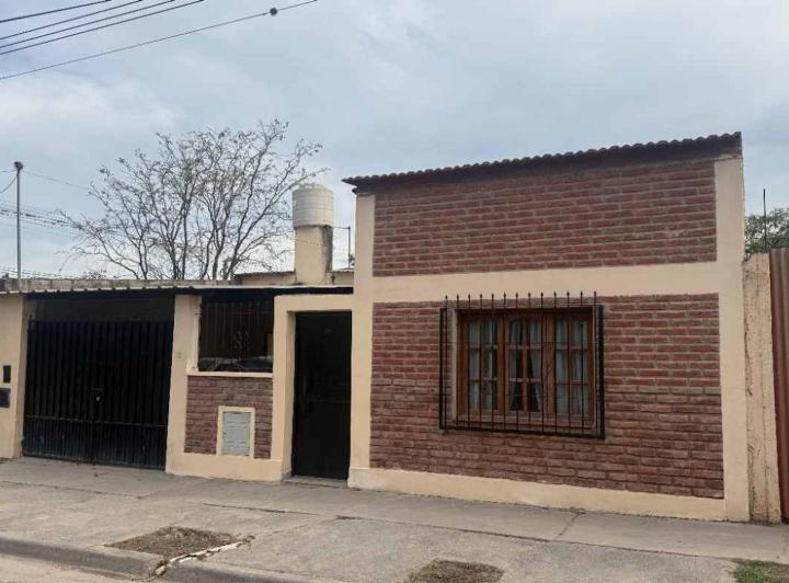Casa · 130m² · 4 Ambientes · 2 Cocheras