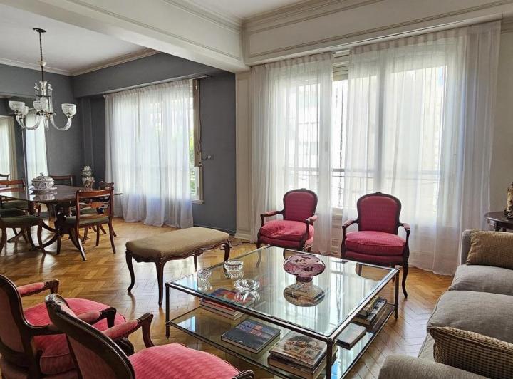 Departamento · 217m² · 7 Ambientes · 1 Cochera