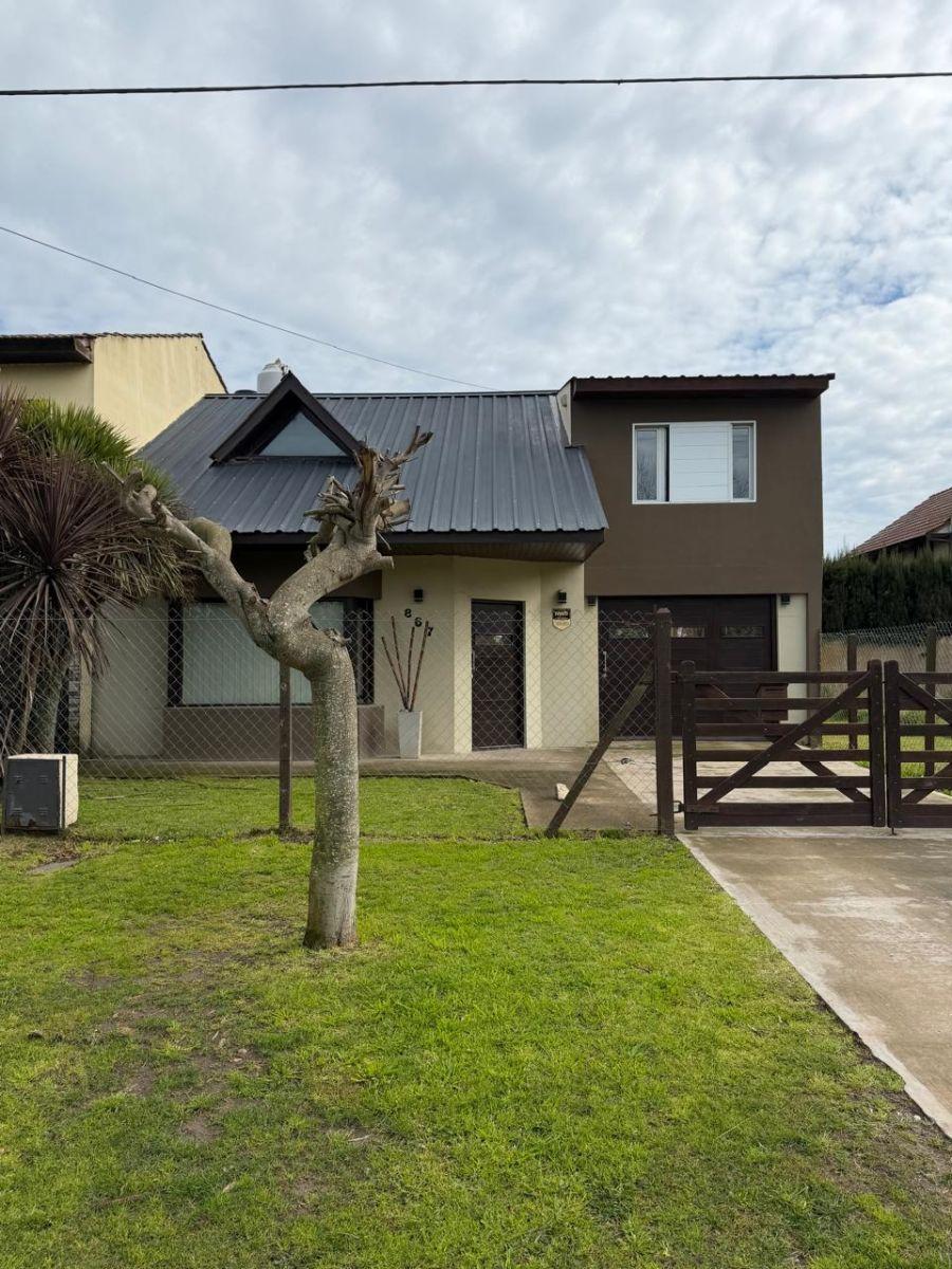 Casa de 4 ambientes en lote de 300 metros — Los Tilos