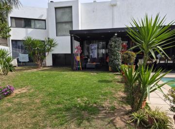 Casa · 218m² · 5 Ambientes · 2 Cocheras · Casa en Venta en Tejas II, 3 Dorm., Pileta, Galería.