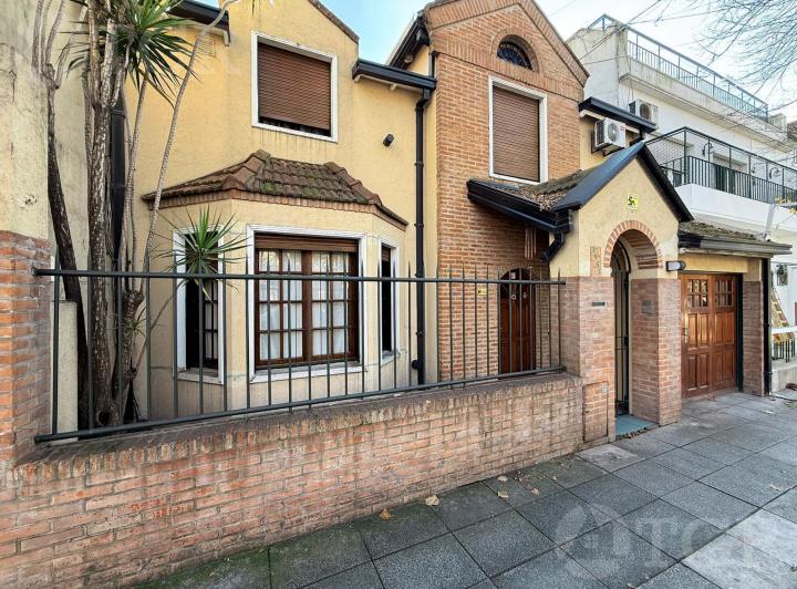 Casa · 340m² · 5 Ambientes · 2 Cocheras