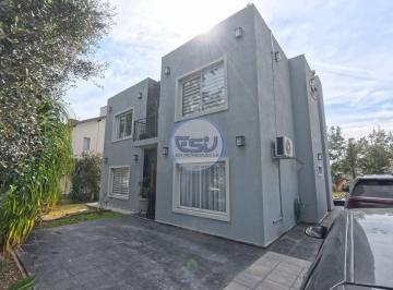 Casa · 256m² · 7 Ambientes · Venta Casa 7 Amb en El Principado Ciudad Nautica