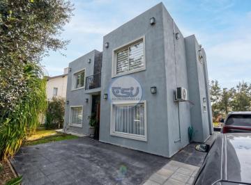 Casa · 256m² · 7 Ambientes · Venta Casa 7 Amb en El Principado Ciudad Nautica