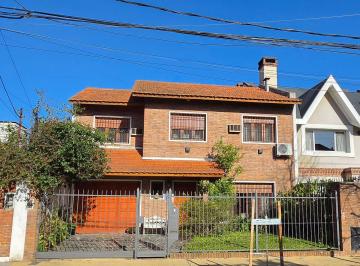 Casa · 202m² · 6 Ambientes · 1 Cochera · Venta Casa 4 Dorm C/jardin/pileta/terraza - Martinez