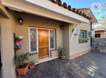 Casa de 4 ambientes, San Isidro · Chalet 4 Amb C/cochera