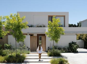 Casa · 350m² · 9 Ambientes · 2 Cocheras · Casa en Alquiler Temporal en Beccar San Isidro