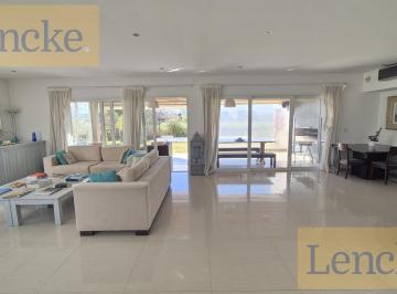 Casa · 282m² · 5 Ambientes · 5 Cocheras · Excelente Casa en Albanueva, Muy Buenas Vistas