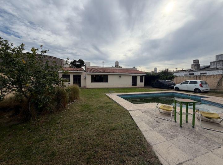 Casa · 260m² · 1 Ambiente · 2 Cocheras