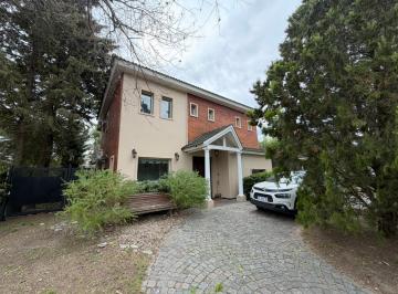 Casa · 192m² · 6 Ambientes · 9 Cocheras · Casa en Venta Barrio El Rocío Canning