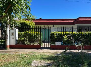 Casa · 105m² · 4 Ambientes · Venta Casa con Cochera y Quincho en G. Baigorria.