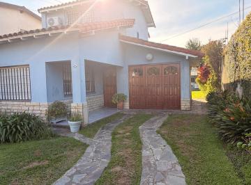 Casa · 160m² · 3 Ambientes · 3 Cocheras · Casa con Gran Lote, Jardin 3 Amb Mas Depto Al Fondo