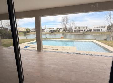 Casa · 250m² · 6 Ambientes · 4 Cocheras · Casa en Alquiler de 6 Ambientes en El Canton, Escobar. Gba Norte