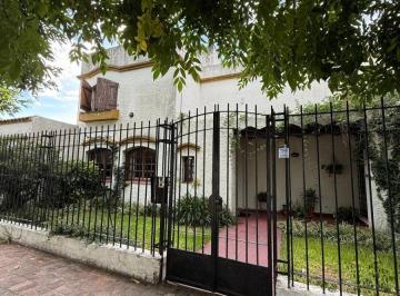 Casa de 5 ambientes, Almirante Brown · Excelente Casa Estilo Colonial en Muy Buena Ubicación