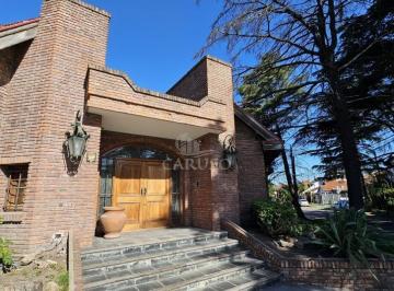 Casa · 335m² · 5 Ambientes · 4 Cocheras · Chalet en Barrio Parque Calchaqui - Quilmes Oeste