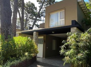 Casa · 412m² · 4 Ambientes · 184 - 16 | Spiro Entre Pinzón y Urquiza (8 Personas)
