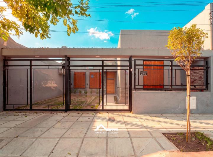 Casa · 109m² · 5 Ambientes · 2 Cocheras