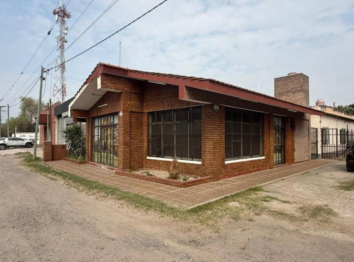 Casa · 488m² · 3 Ambientes · 3 Cocheras