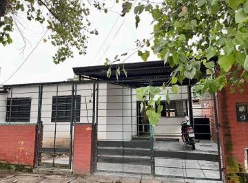 Casa · 110m² · 4 Ambientes · 1 Cochera · Casa de Tres Dorm. en Venta en Alderetes