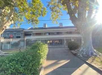 Departamento · 108m² · 5 Ambientes · 1 Cochera · 3 Dorm., Patio y Cochera en Venta, Alberdi