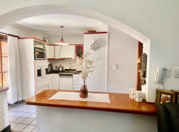 Casa · 193m² · 5 Ambientes · 2 Cocheras · Casa Venta 4 Ambientes con Jardin