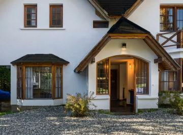 Casa · 200m² · 4 Ambientes · 4 Cocheras · Casa en Venta 4 Ambientes Bariloche con Amplio Jardín